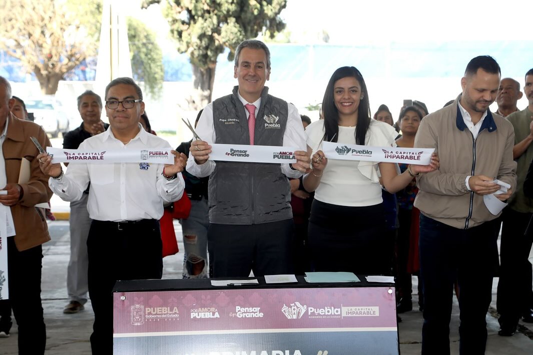 En el Gobierno del Presidente @pepechedrauimx, seguimos trabajando para fortalecer los planteles educativos de #LaCapitalImparable. 

Con la inauguración del techado de la Primaria “Defensores de la República” y Secundaria “Defensores de la Patria” en la colonia Tierra y Libertad, más de 262 estudiantes contarán con mejores condiciones para realizar sus actividades escolares y recreativas.